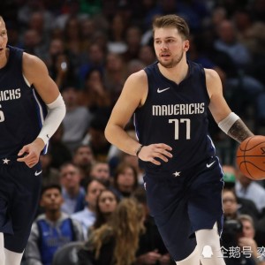  东契奇超神发挥独行侠轻取马刺迎三连胜  