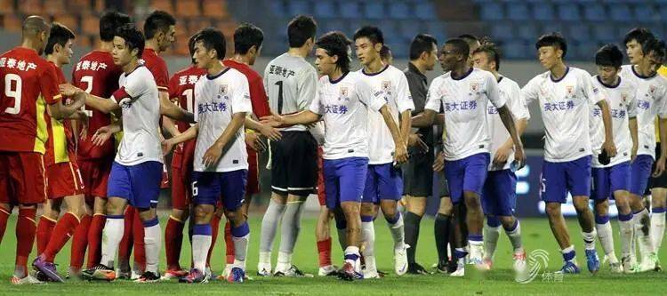 沙尔克04青年军掀起青春风暴  